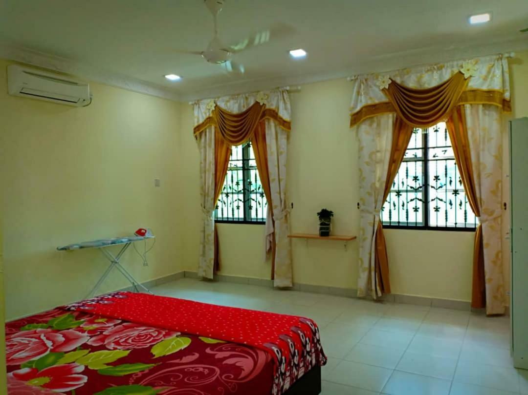 Gambang Homestay Banglomuslim Kuantan Exterior photo