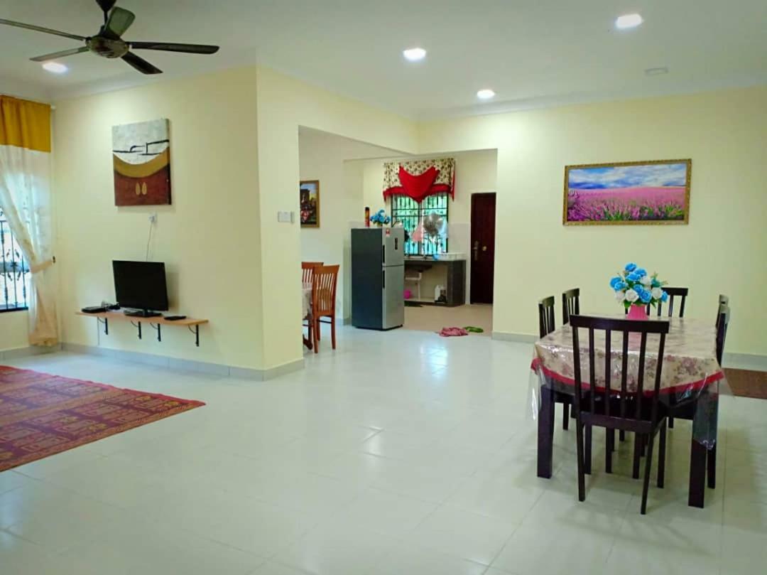 Gambang Homestay Banglomuslim Kuantan Exterior photo