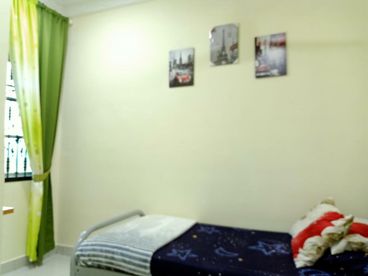 Gambang Homestay Banglomuslim Kuantan Exterior photo